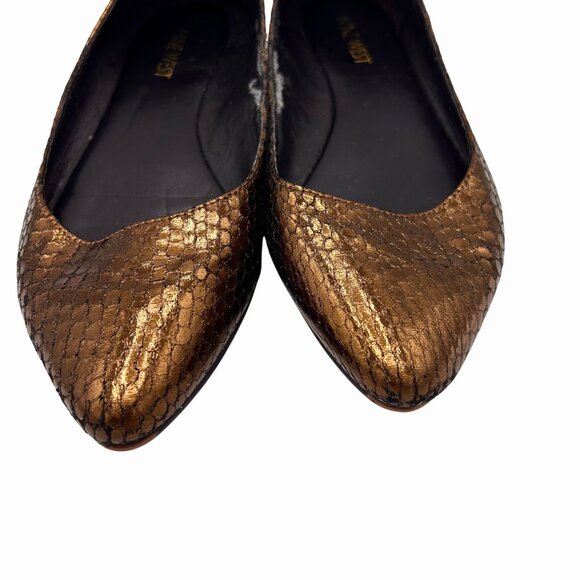 NINE WEST METALLIC BRONZE SNAKE LEATHER POINTED TOE FLATS - 6M - Picture 5 of 9